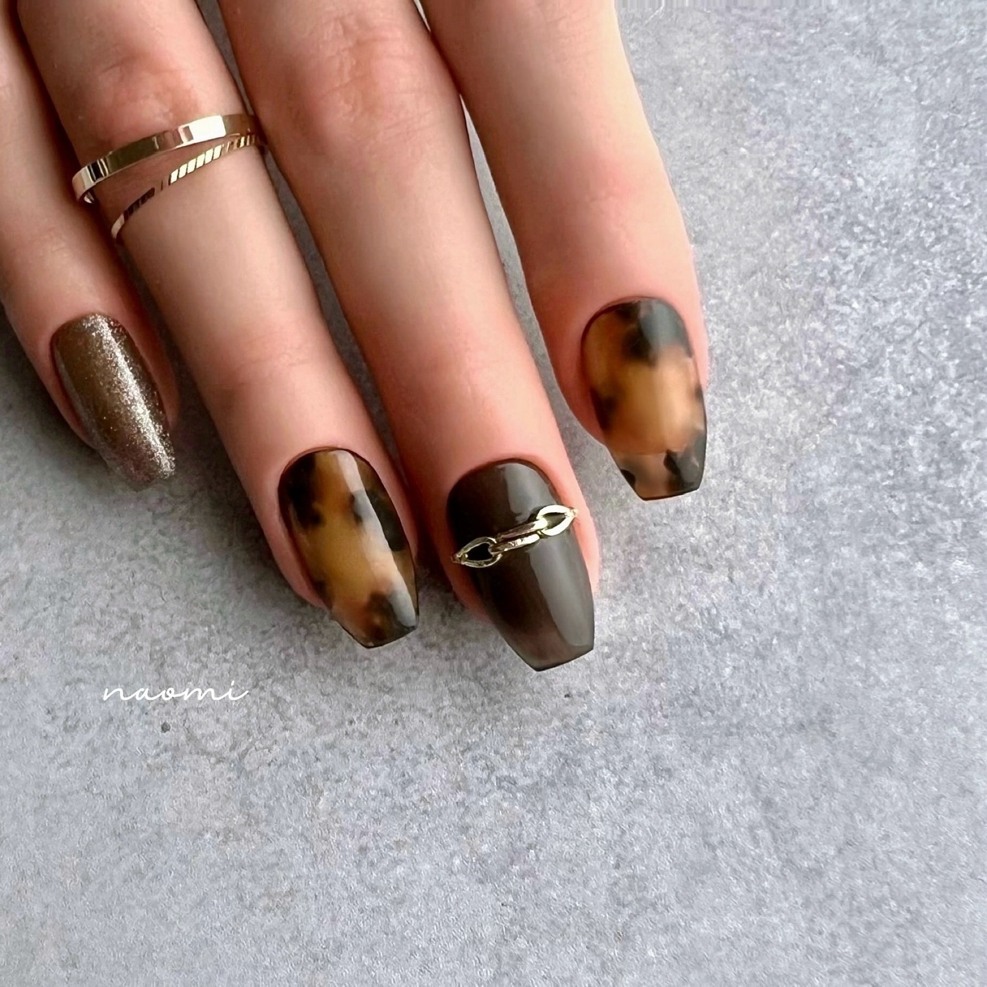 #べっ甲ネイル,#ニュアンスネイル,#ブラウンネイル,#キラキラネイル,#秋ネイル,#大人可愛いネイルのネイルデザイン