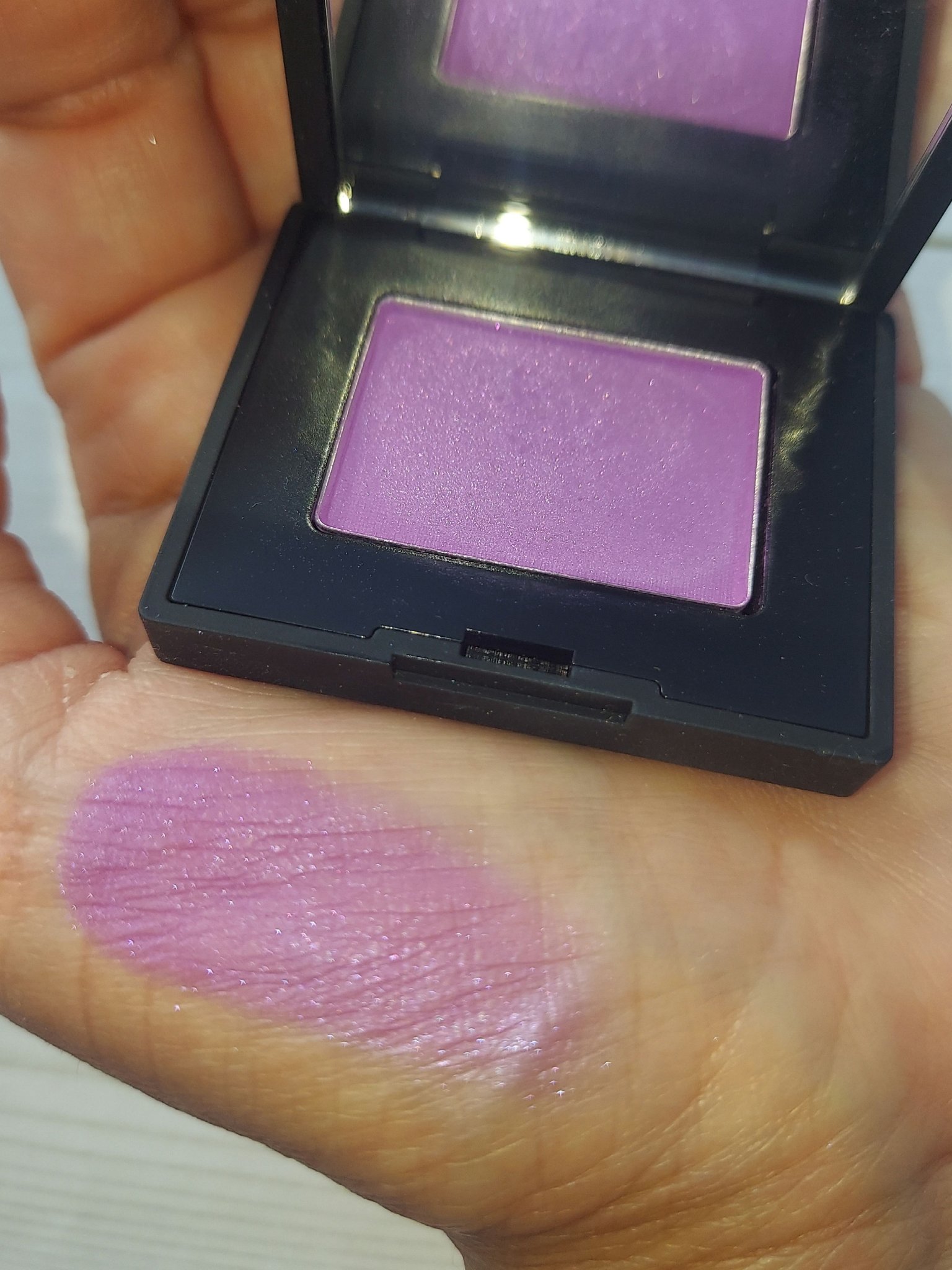 シングルアイシャドー 5357 シマリングピンクライラック/NARS/単色アイシャドウを使ったクチコミ（2枚目）