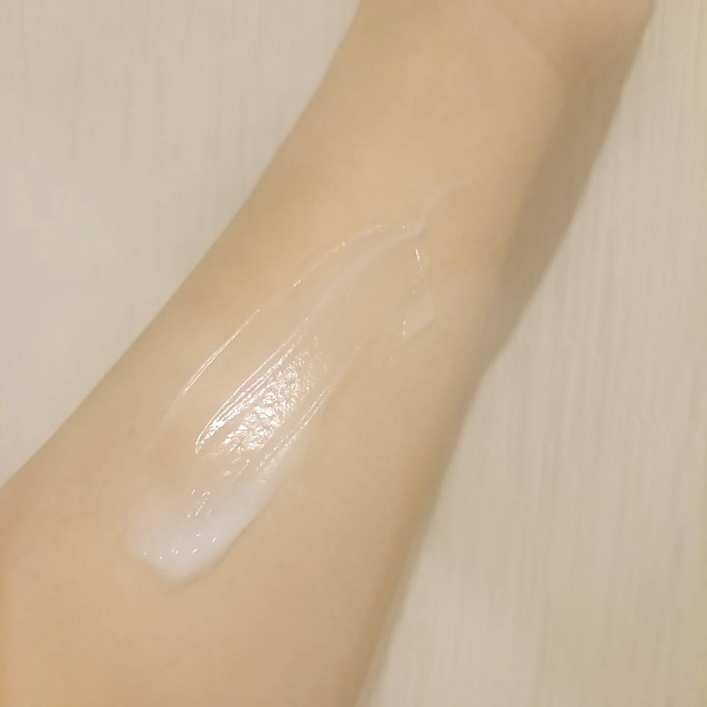 キューミースウィートボムホワイトクリーム/AGARISM/ボディクリームを使ったクチコミ（3枚目）