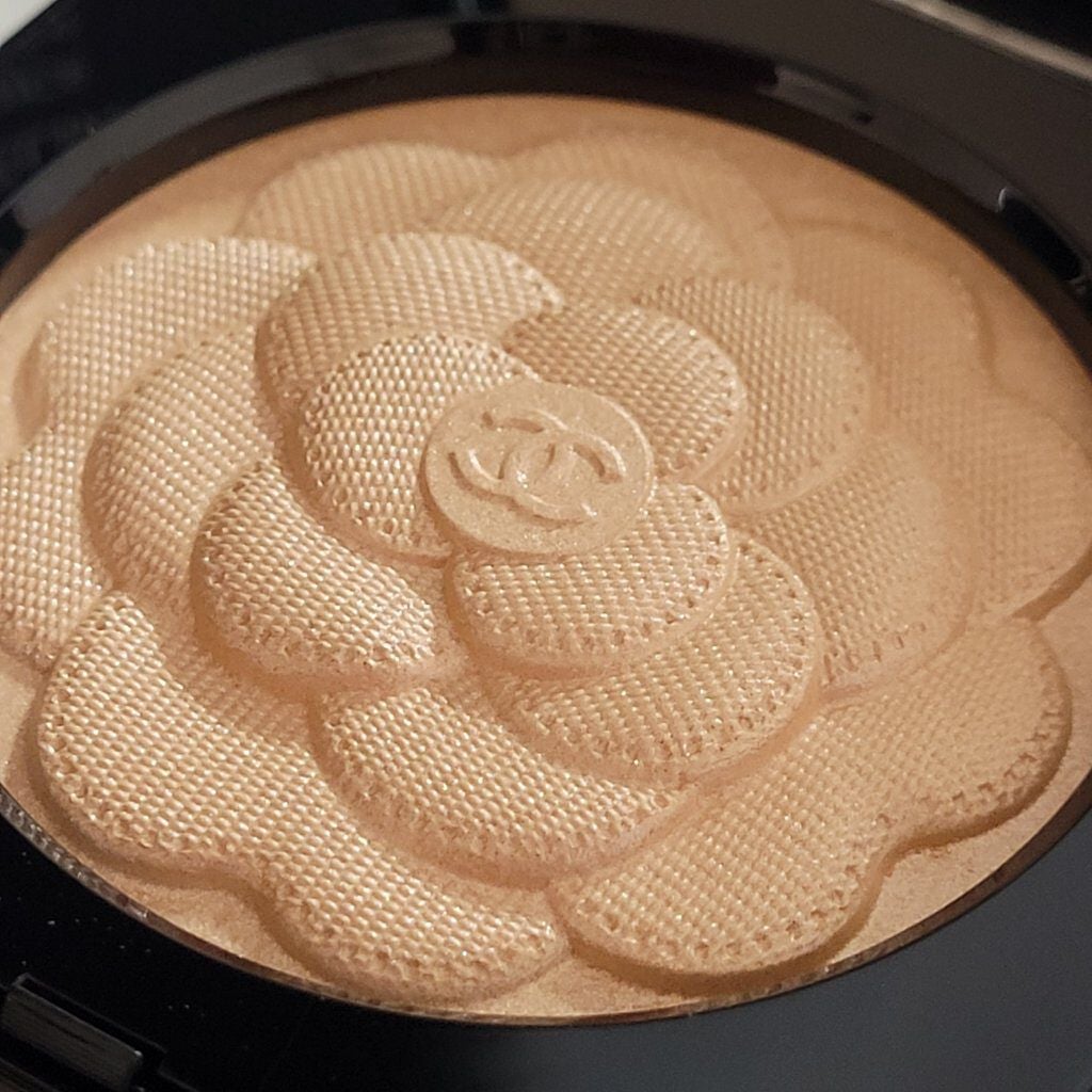 レーヴ ドゥ カメリア /CHANEL/パウダーハイライトを使ったクチコミ(2枚目)