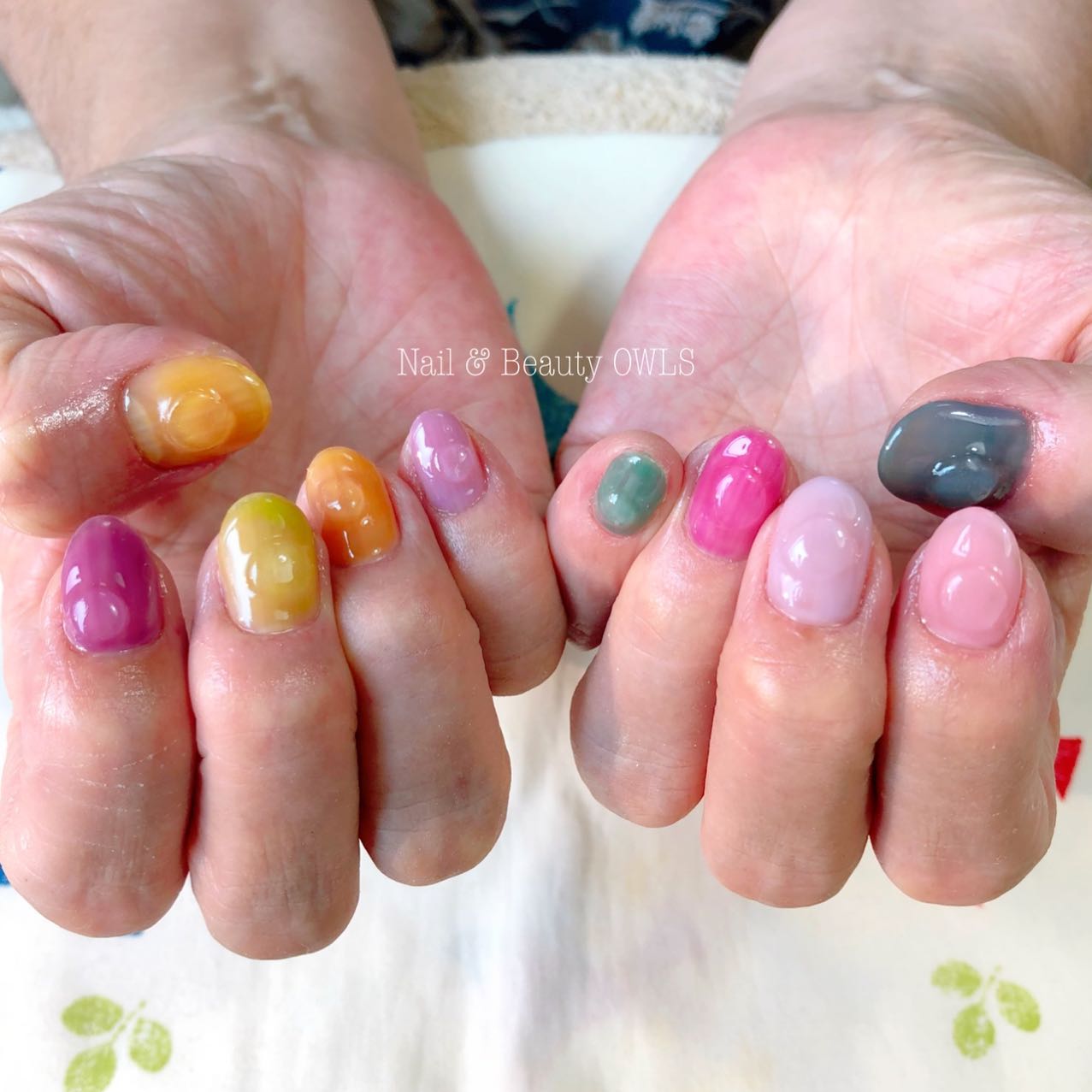 ぴよこれいと あうるす on LIPS 「ドロップスのネイル。いつかの、10色透け透け。にぷっくり。↑語..」(2枚目)