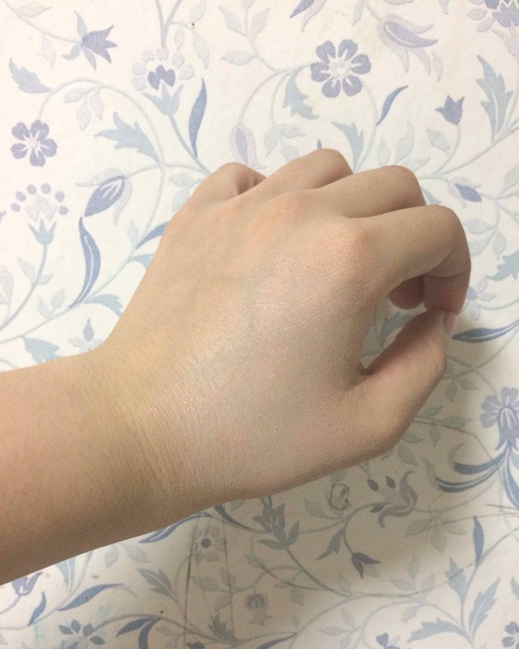 ファンケル スキンケアベース ブライトアップ UVのクチコミ「春夏限定色のルミナスゴールドです。
通常のものよりも、明るくそしてラメが入ってることが特徴です.....」（3枚目）