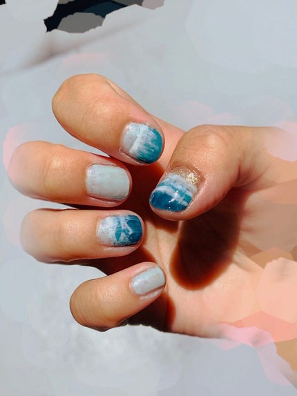 Lina on LIPS 「前のネイルが思いの外早く禿げちゃったから新しくネイルした✨海ネ..」(1枚目)