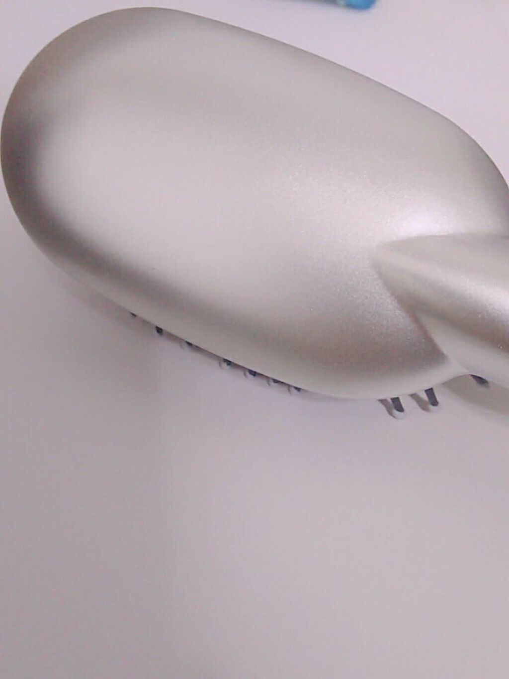 魔法少女 on LIPS 「みんな大好きダイソーで購入した、柔らかクッションブラシ。とく所..」(5枚目)