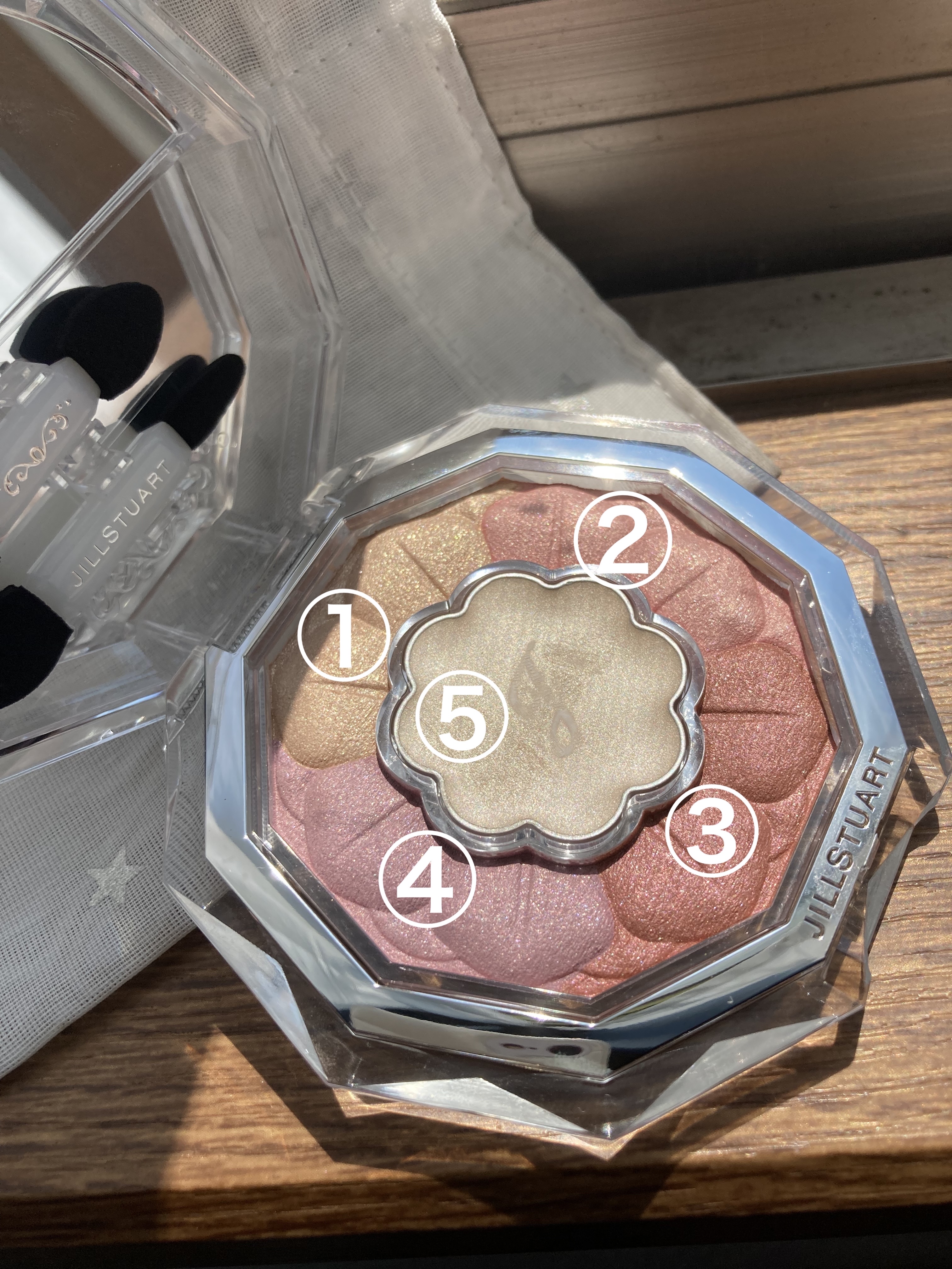 JILL STUART ジルスチュアート ブルームクチュール アイズのクチコミ「JILL STUARTジルスチュアート ブルームクチュール アイズsunlit ranuncu.....」（2枚目）