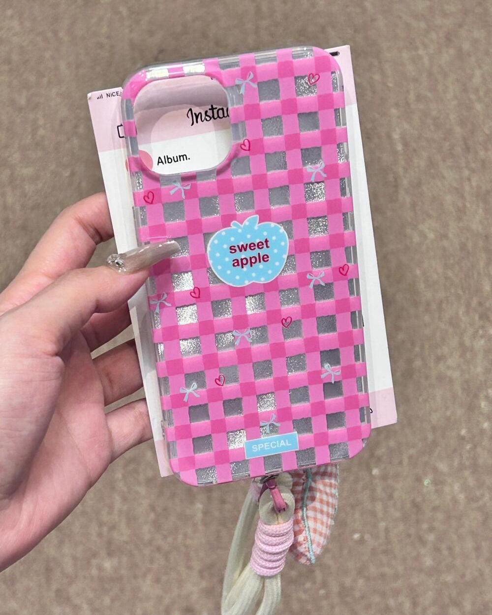 ケース大好きっ子 on LIPS 「ピンクのチェック柄が似合う少女ね#iPhoneケース#購入品#..」(2枚目)