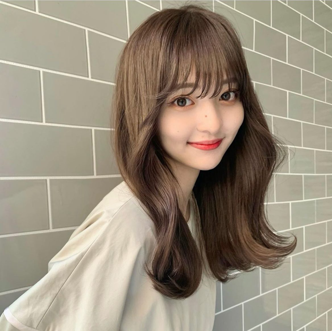 HARUNA on LIPS 「.人気のチョコレート🍫カラー..顔周りのカットで、顔周りにポイ..」(1枚目)