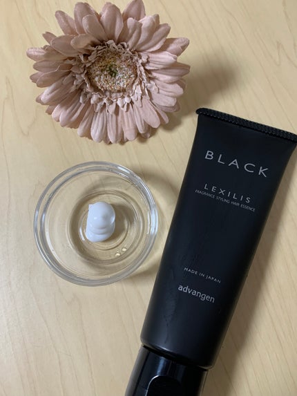 ブラック フレグランス スタイリング ヘアエッセンス/LEXILIS/アウトバストリートメントを使ったクチコミ(3枚目)