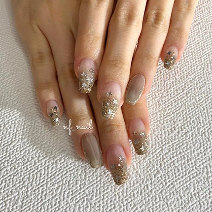 #ネイル,#ジェルネイル,#ニュアンスネイル,#キラキラネイル,#大人ネイル,#冬ネイル,#星ネイル,#スターネイル,#ラメネイル,#グレージュネイル,#カラグラネイル,#スクエアネイル,#ゴールドネイルのネイルデザイン