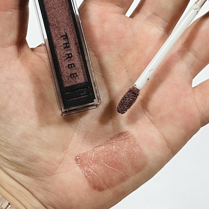 ウイスパーグロスフォーアイ/THREE/リキッドアイシャドウを使ったクチコミ（3枚目）