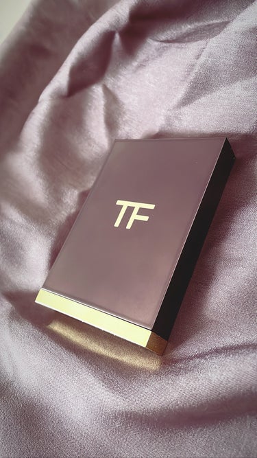 TOM FORD BEAUTY
アイ カラー クォード
限定色　
C39　バイオレット サテン🥹💕
11,500円

トムフォードデビューしちゃいました✨

再販されたら青みが似合うウィンター全員に
絶