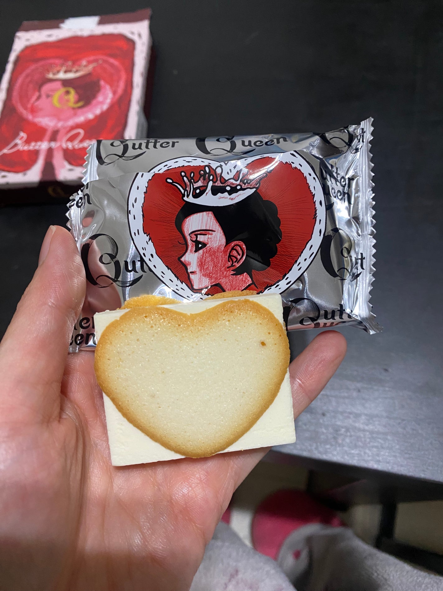 ぷぅぴぃ《紫コス部💜💗》 on LIPS 「北海道の銘菓紹介🐮🍦🍜バターの女王🧈👸バターラングドシャバター..」(3枚目)