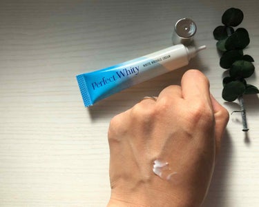 R& Perfect Whity　WHITE WRINKLE CREAMのクチコミ「朝夕、両頬のソバカスや毛穴が気になるところに塗っています。

注意書きに朝は化粧崩れ防止の為に.....」（3枚目）