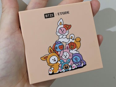 ETUDE プレイカラーアイズミニ　ニューイヤーパーティーのクチコミ「ETUDEのプレイカラーアイズミニBT21コラボのアイシャドウパレットです☆ニューイヤーパーテ.....」（3枚目）