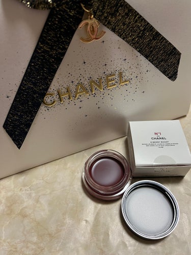 CHANEL
リップ＆チーク ボーム N°1 ドゥ シャネル
6　ベリー ブースト

チャーム欲しさに買ったチーク😁
ずっと気になってた6番❤️
ccのロゴチャームオンラインではもう終わっちゃったみたい