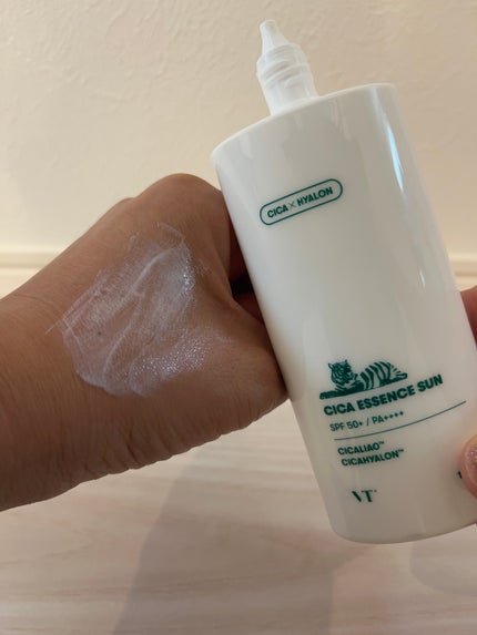 candy3ks on LIPS 「⚪️VTCOSMETICSCICAエッセンスサン🐅🌿SPF50..」(3枚目)