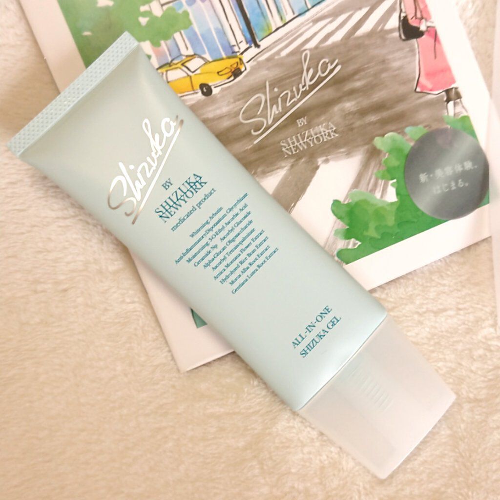 パッケージがとても高級感があります。商品パンフレットもオシャレ。

チューブの裏に、実寸サイズの使用目安量が記載されているので、分かりやすいです。

ゲルはみずみずしいテクスチャで、使用目安量を守り、たっぷり使うことが大切です。多すぎるよう