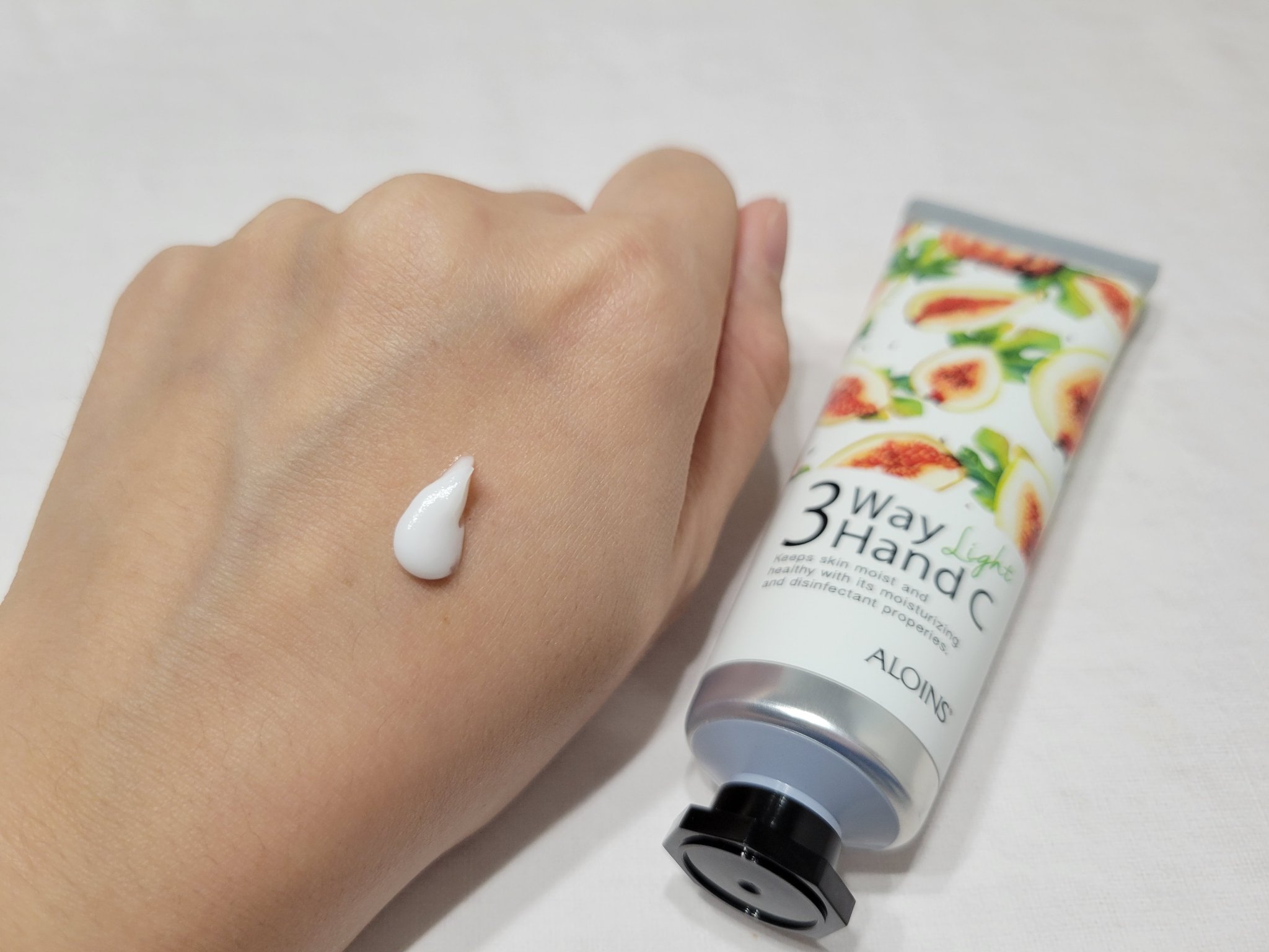 ハンドクリームライト/3ウェイ/ハンドクリームを使ったクチコミ（2枚目）