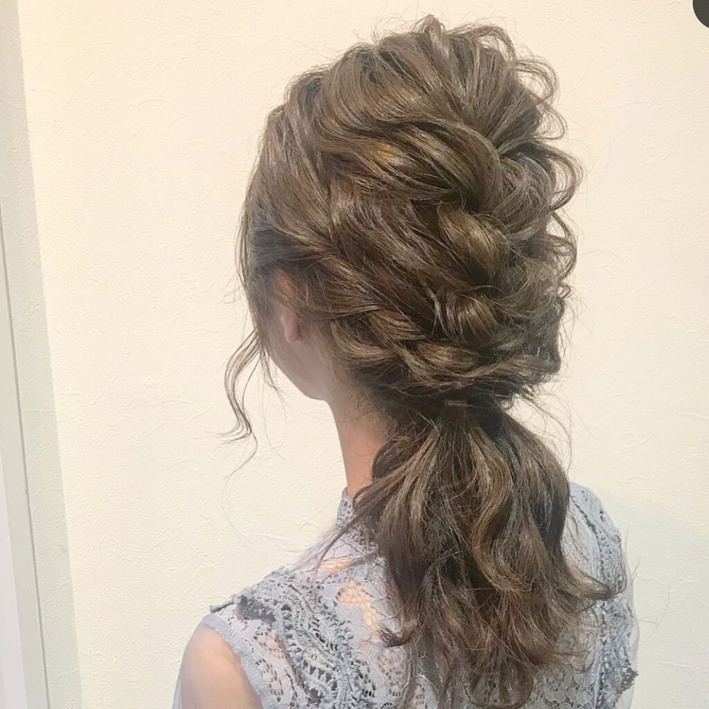 hibiai on LIPS 「.結婚式ヘアアレンジ♡ポニーテールの特集です😊💕ポニーの縛る位..」(9枚目)