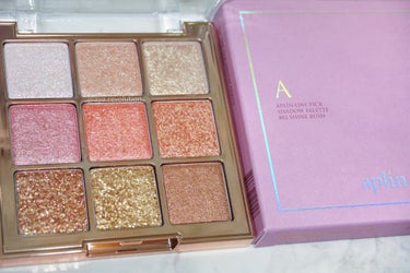 APLIN
ONE PICK SHADOW PALETTE
02 SHINE RUSH

全ラメなアイシャドウパレット✨
下段中央は粒の大きめグリッター
下段左は大きめでは無いけどギラギラグリッター
上