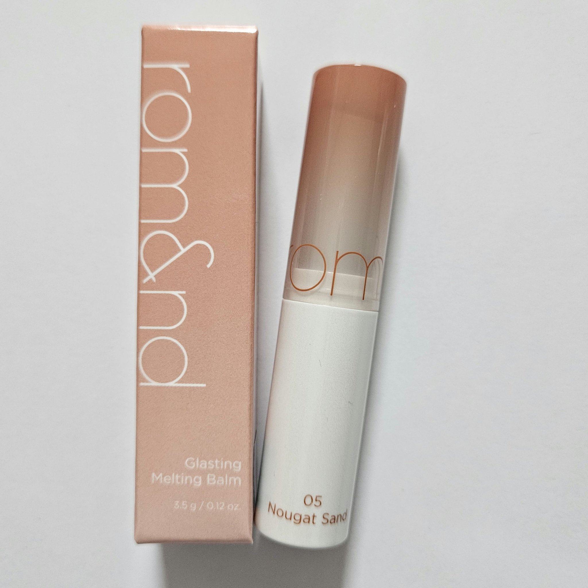 rom&nd
グラスティングメルティングバーム
05 ヌガーサンド Nougat Sand

rom&ndのリップすごく気になっていました。
スティックなので塗り直しもしやすいのが
とても良いなと思いました。

最近はどんなメイクが自分に合