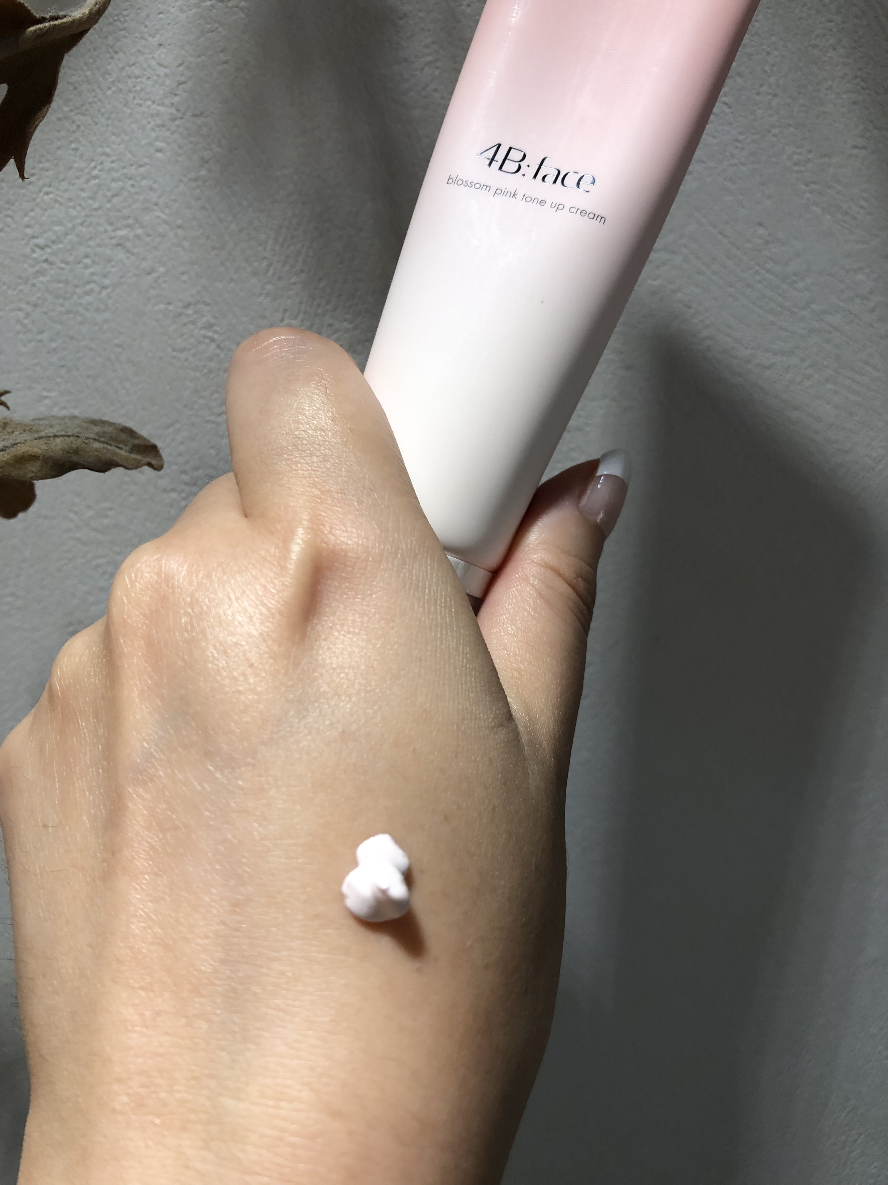 4B:face ブロッサムピンクトーンアップ*クリームのクチコミ「【4B:face】
植物由来の成分配合でスキンケアをしながら本格的なメイクアップができるのが特.....」（2枚目）
