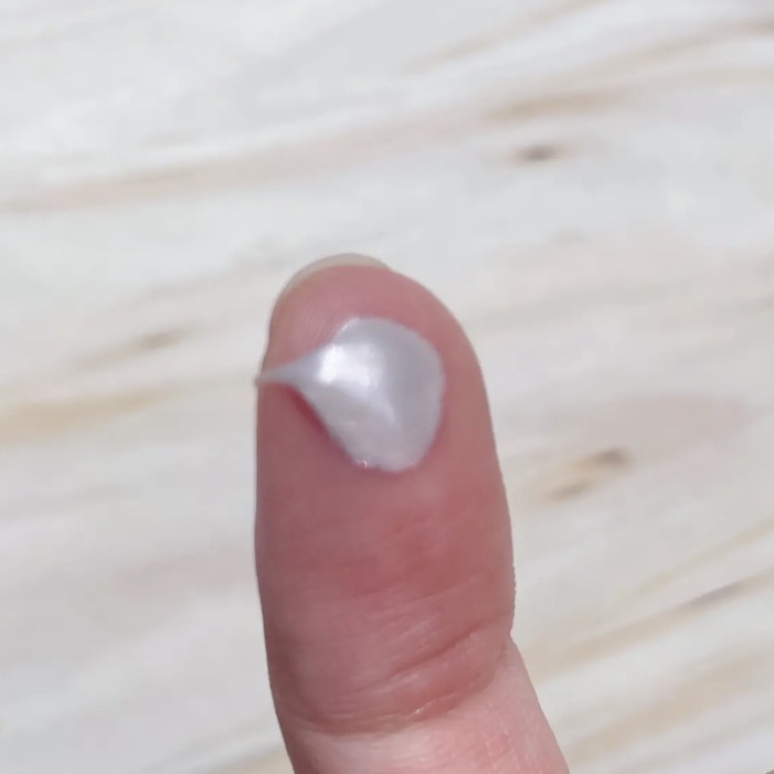 ジューシーパン グロッシージェリーハイライター 2 ピンクシェル/A’pieu/クリームハイライトを使ったクチコミ（3枚目）