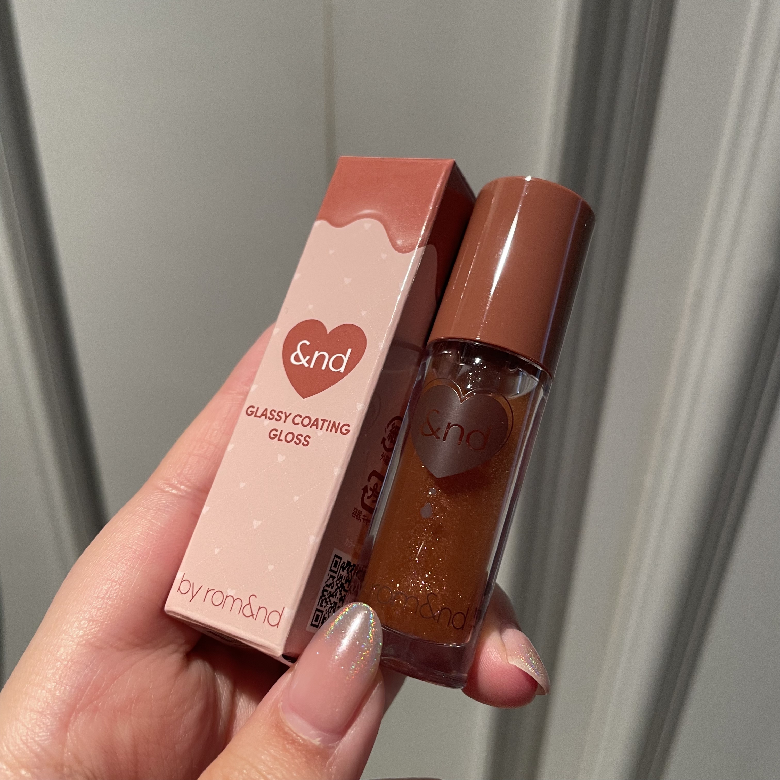 グラッシーコーティンググロス/&nd by rom&nd/リップグロスを使ったクチコミ（2枚目）