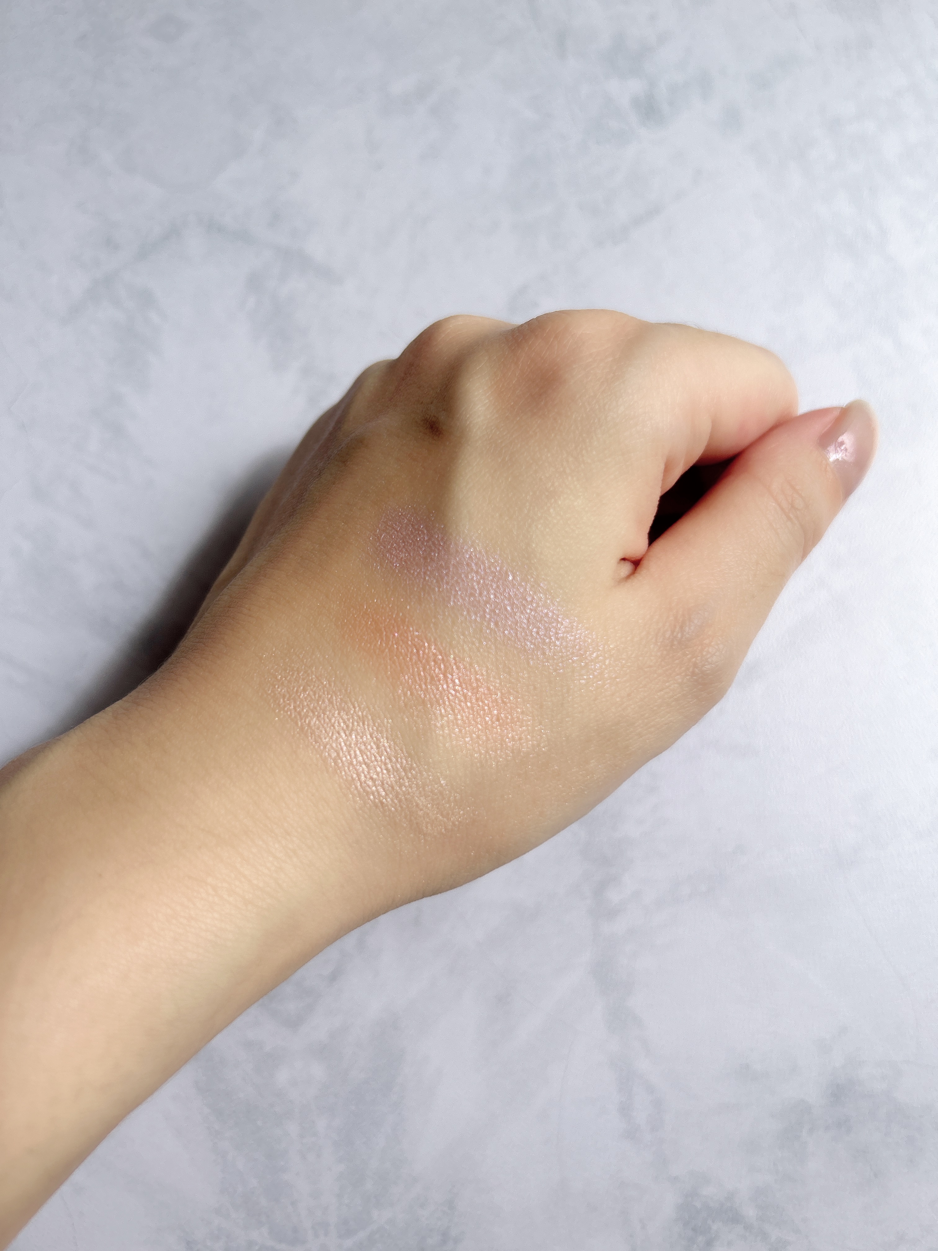 パールグロウニュアンサー/CEZANNE/パウダーハイライトを使ったクチコミ（3枚目）