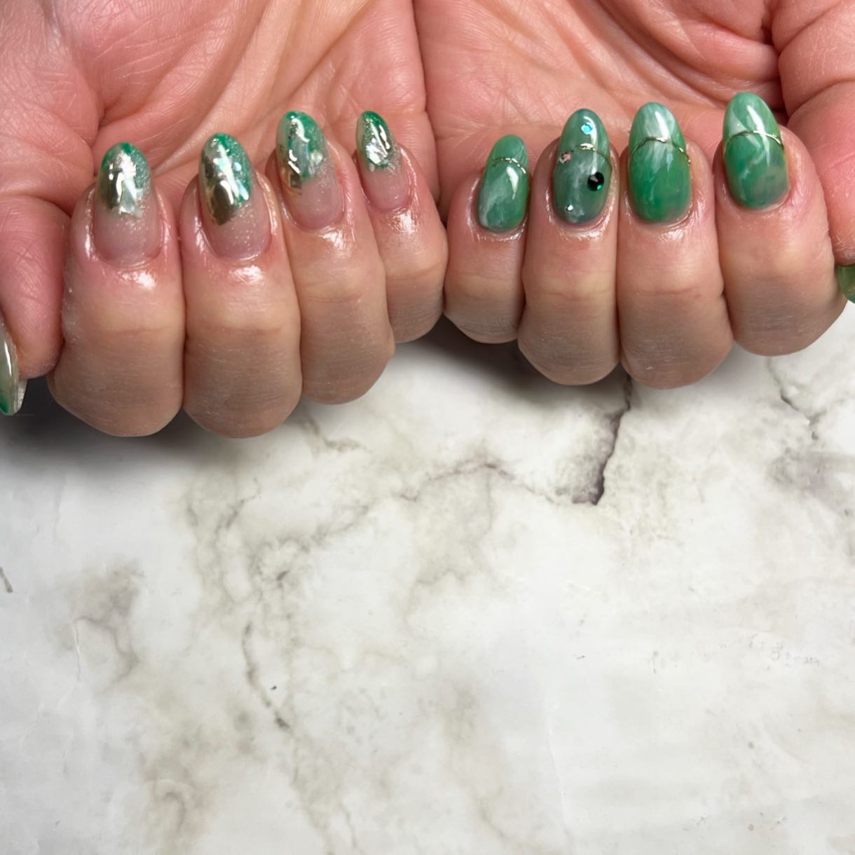 #緑ネイル,#アシメネイル,#ネイル,#ニュアンスネイル,#スカルプネイル,#ジェルネイル,#ママネイル,#ギャルネイル,#大人ネイル,#派手ネイル,#ネイル,#城陽ネイル,#京都ネイル,#大阪ネイル,#奈良ネイルのネイルデザイン