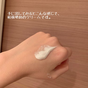 W洗顔不要！毛穴の気になる肌に👼✨

AHA
クレンジングリサーチ
ウォッシュクレンジング N
1,100円（税込）120g

そろそろ使い切りということで使用感のレビューです。
私は元々肌が荒れやすくスクラブ入り商品はあまり選んでこなかったのですが、家族から譲り受けてこの商品を使ってみたら以外と使いやすい、、！ということに気づきました🌸

スクラブはそんなに粒がデカくないので肌へのダメージもそれほどなく、それ以上にサッパリとした洗い上がりや角質へのアプローチが実感できて値段・容量含めて大満足です☺️

あとはアップルの香りが自分好みでそこもお気に入り🍏

洗浄力も申し分無しで、しっかりメイクをした日も綺麗に落ちます◎

#クレンジングリサーチ
#ウォッシュクレンジング N
#aha_洗顔 の画像 その2