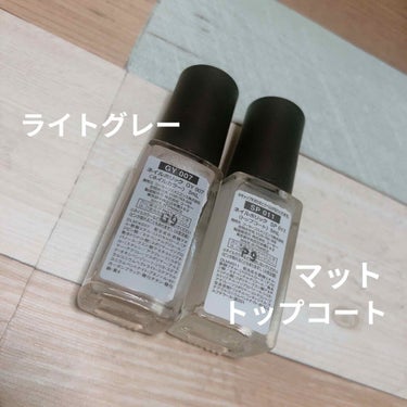 ネイルホリック　GY007
ネイルホリック トップコート　SP011

秋冬はマットネイルがかわいい💅✨

手持ちのネイルもマットコートをするだけで全然違う雰囲気になりますよね🥰❤️

三枚目にマットコートなしの写真も載せています❤️

秋はグレーとかくすみを混ぜたような色？が合いますよね〜👶✨

この前紹介した、ネイルホリックのくすみラズベリー色も可愛いので、指ごとに変えてもいいかなと思っています⭐️
また塗ったら紹介します🥰✨

今回のGY007はパールが入っています。
一度塗りだと自然な感じで、2度塗りで完全にグレーになります❤️
今回は2度塗りしています☺️
マットコートなしでも本当にかわいい色です🙆‍♀️

マットコートありもなしも両方楽しんでいきたいです❣️

#秋ネイルの画像 その1