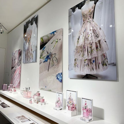 momo on LIPS 「先日、ミスディオールアートイベントに行ってきました。素敵な作品..」(5枚目)