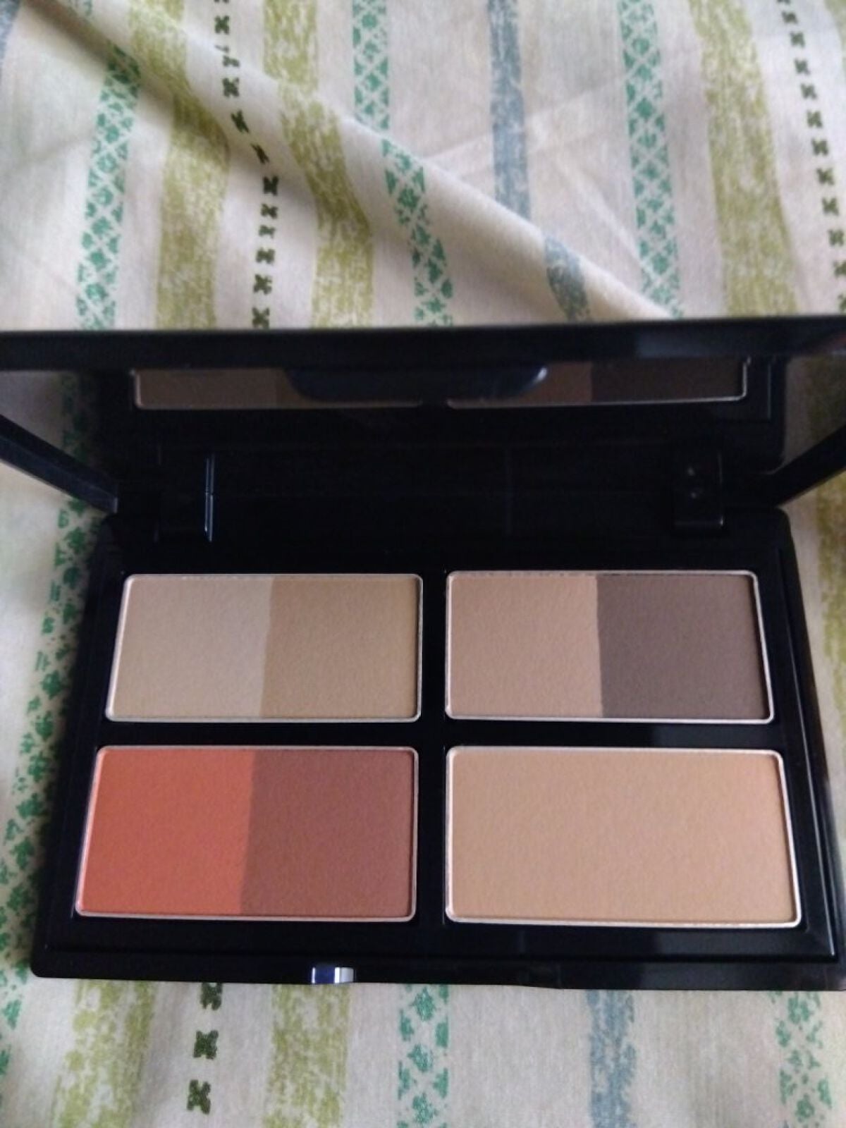 sayaka on LIPS 「今回、ケイトのデザイニングシェードパレット3D(フェースカラー..」(4枚目)