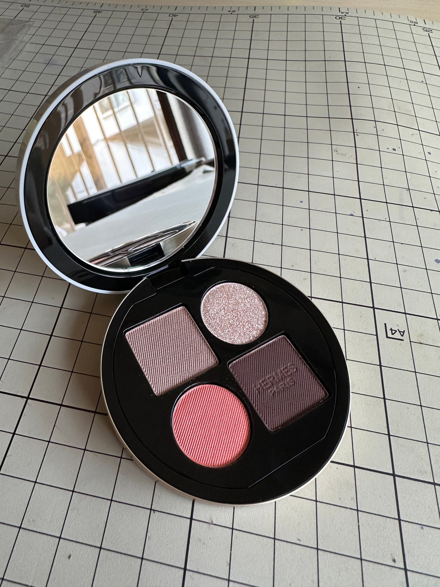 オンブル ドゥ エルメス パレット クワテュール/エルメス/アイシャドウパレットを使ったクチコミ(1枚目)