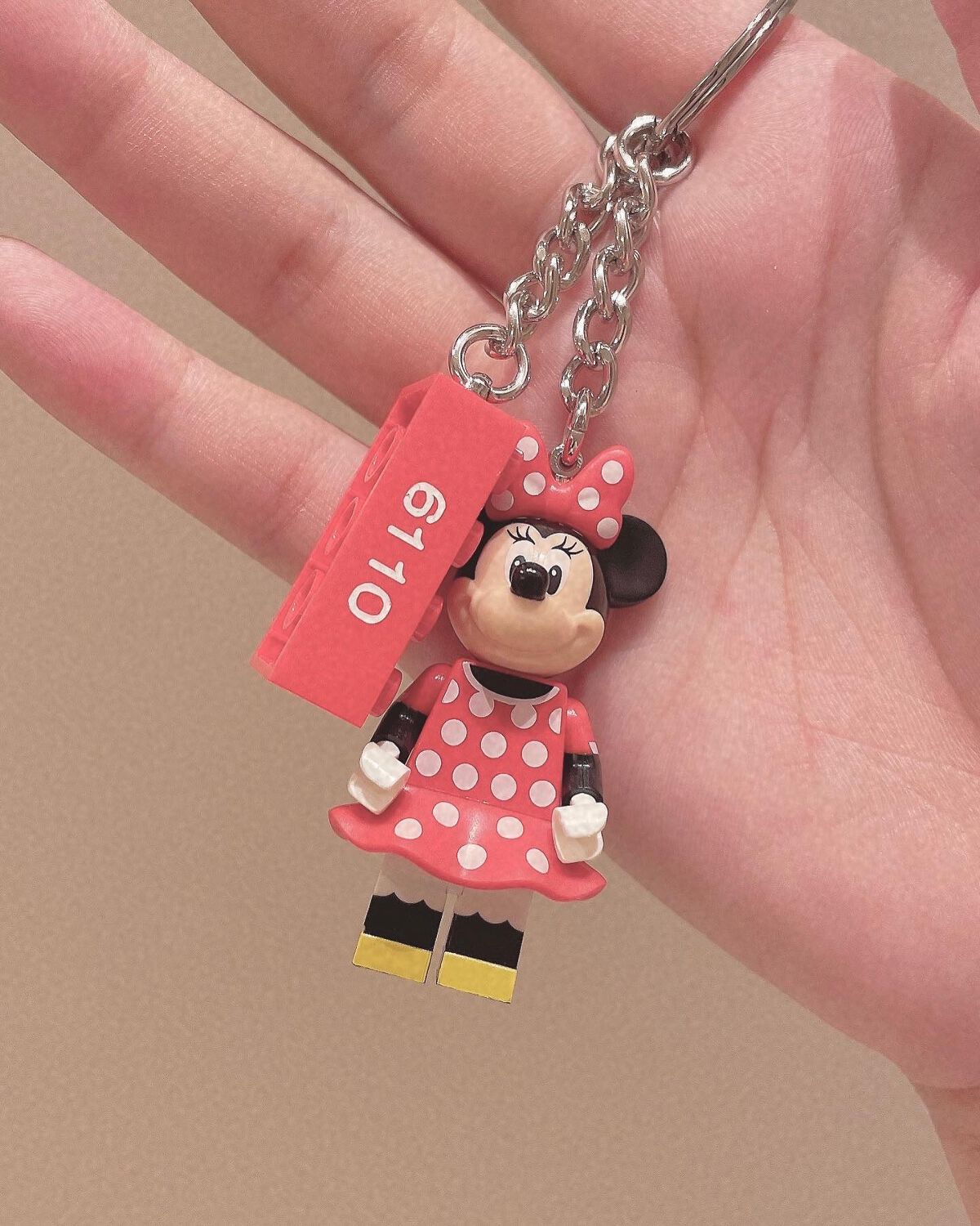 レゴストアで名前入りキーリングを買った！！！
好きな文字を入れられるのでおすすめ✨
私は思い出の数字を入れてみました✋
暗証番号とかでは無いです笑

#LEGO #名前入れ 

#美容 #メイク #コスメ #スキンケア #コスメ購入品 #美