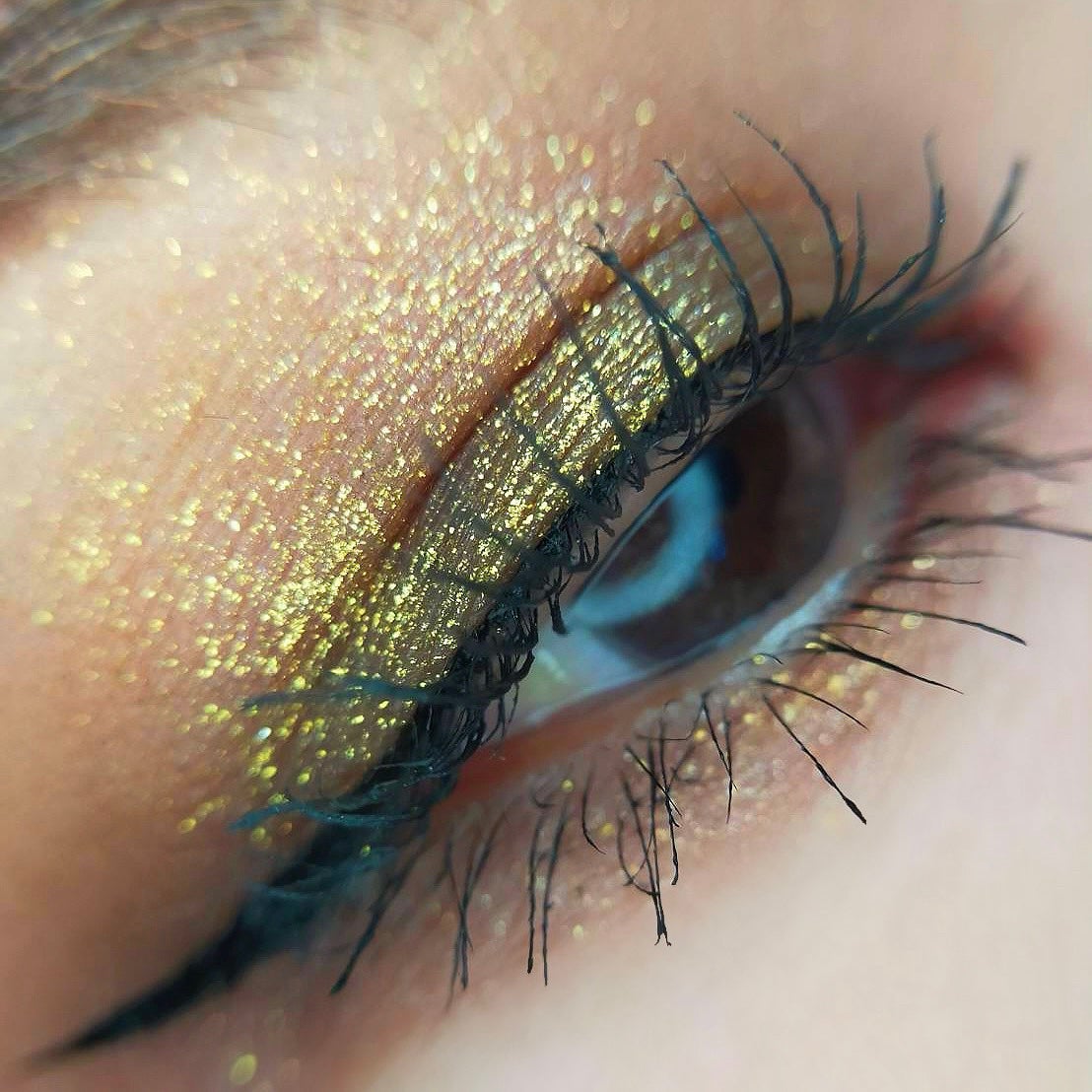 Empowered Eyeshadow Palette/Huda Beauty/アイシャドウパレットを使ったクチコミ(2枚目)