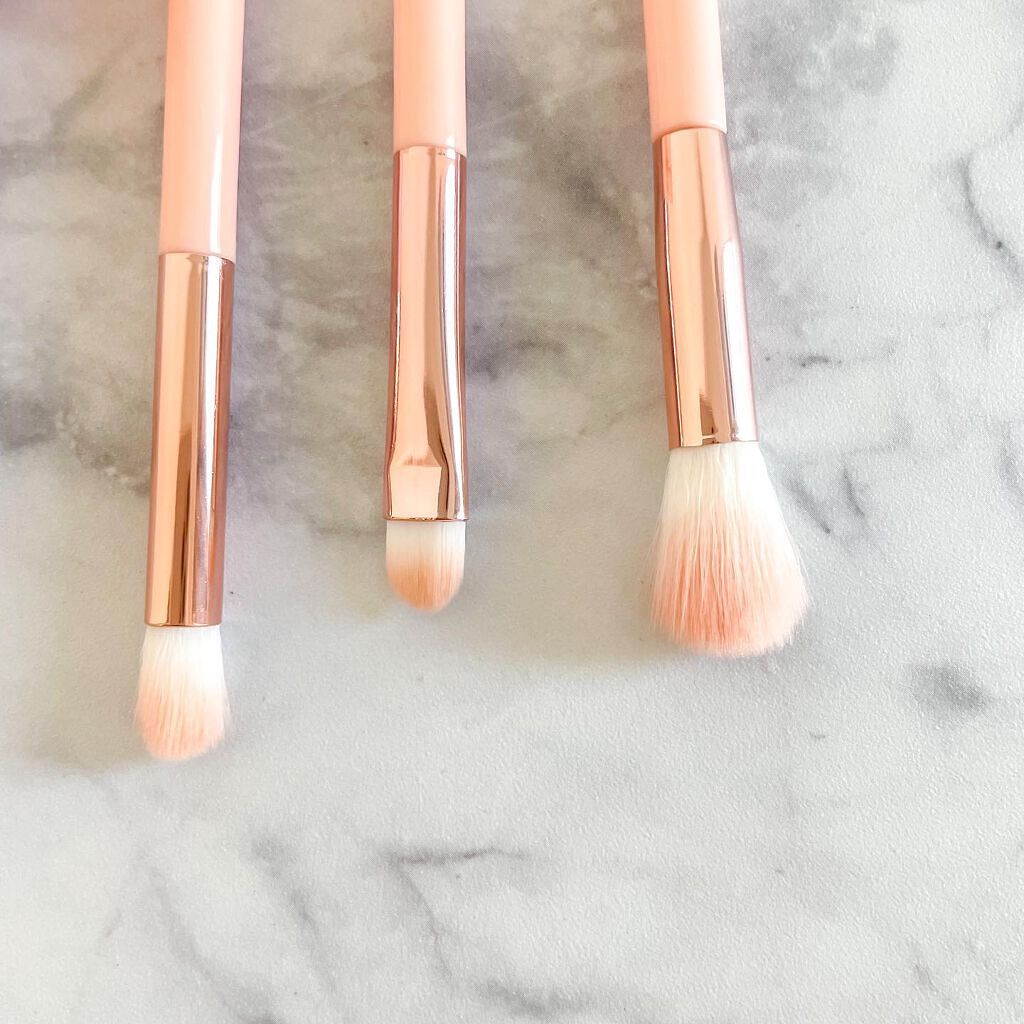 a m u on LIPS 「メイクブラシにもこだわりたい❤︎【CORINGCOコットンキャ..」(2枚目)