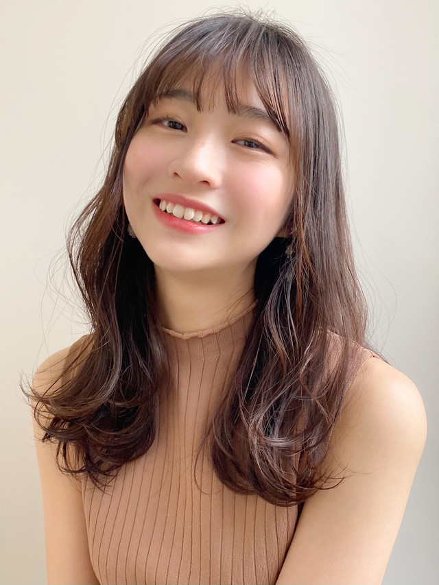 イルミナカラーのセミロングヘア