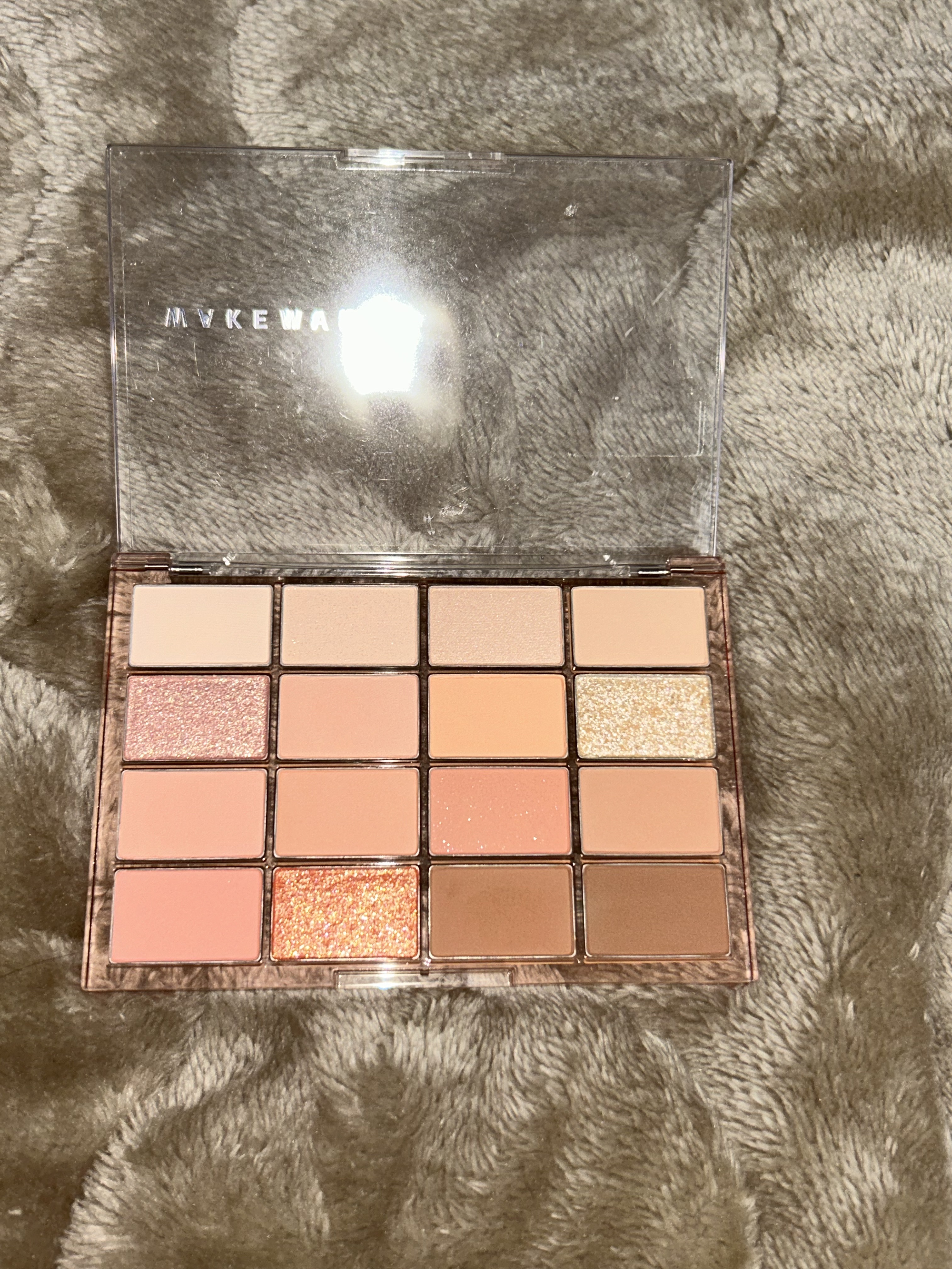 ソフトブラーリングアイパレット/wakemake/アイシャドウパレットを使ったクチコミ（2枚目）