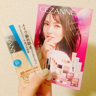 【✨新発売✨】CEZANNEのラスティングカバーファンデーションについてレビューします🤗🧡

こちらLIPSを通じてセザンヌさんから頂きました！ありがとうございます😭✨

このファンデーションのポイントは、

❶メイク崩れしにくく、さらさら肌を長時間キープ✨

❷厚塗り感が出ないのにしっかり高カバーして隙なし美肌に✨

❸ウォータープルーフなので蒸れ崩れが気になるマスク時にもおすすめ✨

だそうです‼️

私は下地は前にも紹介した通り、
セザンヌの下地を何回もリピートしてるし、
現在進行形で使用してるので、このファンデーションもすごく気になってました❗️

これも有名な下地と同じく皮脂テカリ防止効果があるとのこと💡
夏はとっても助かりますね👍

ライン使いすると相乗効果を発揮するのでは⁉️と考えた私、、、正解でした‼️

今使ってる下地の保湿タイプ＋このファンデーションを朝から晩まで(マスク着用)使用してみたところ、

「いつもより化粧崩れがマシな気がする😳」

と感動しました🥰

よくファンデが固まって塊っぽくなるのですが、それがかなりマシになるような気がします😌

カバー力もあって、マット寄りな肌にしてくれる印象でした❗️付け心地は軽やかで少量ですごく伸びます😮

カラー「02 自然なオークル系」はけっこう暗めな肌色なので、健康的な小麦色の肌の人にオススメです🎵

トーンアップというよりは地肌の色はそのまま、毛穴とかくすみを飛ばして補正してくれるイメージです💓

私には正直ちょっと濃い目の色でしたが、夏は日焼けして黒くなることを考えると、これくらいでもいいかなって思います😃次買うとしたらもうちょい明るいカラーかな！

ＳＰＦ５０＋ＰＡ＋＋＋なので、ＵＶカット機能も万全で安心です☀️

セザンヌの下地使われてる方多いと思うのですが、こちらはプチプラなので合わせてデイリー使いするのにピッタリだと思います😆
ぜひぜひオススメです🧡

#提供_CEZANNE #CEZANNE #セザンヌ
#ラスティングカバーファンデーション
#ファンデーション #ベースメイクの画像 その1