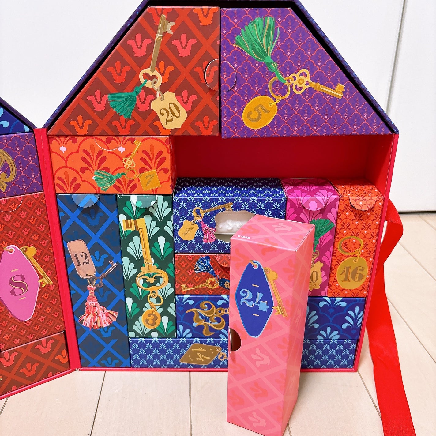 徳井さん on LIPS 「つ、つ、ついにSABONクリスマスアドベントカレンダー2024..」(6枚目)