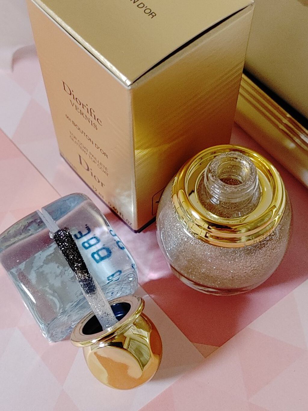 ディオリフィック グリッター トップ コート 001 ブトン ドール/Dior/ネイルトップコートを使ったクチコミ（2枚目）