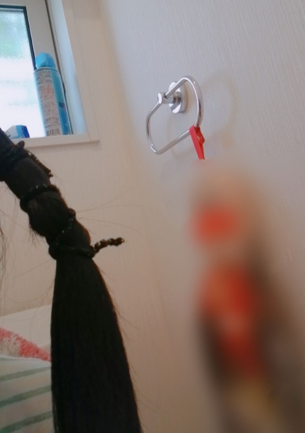 Hiyori on LIPS 「髪のお悩みはありますか? 私は猫毛で量が多く、はねやすいことで..」(4枚目)