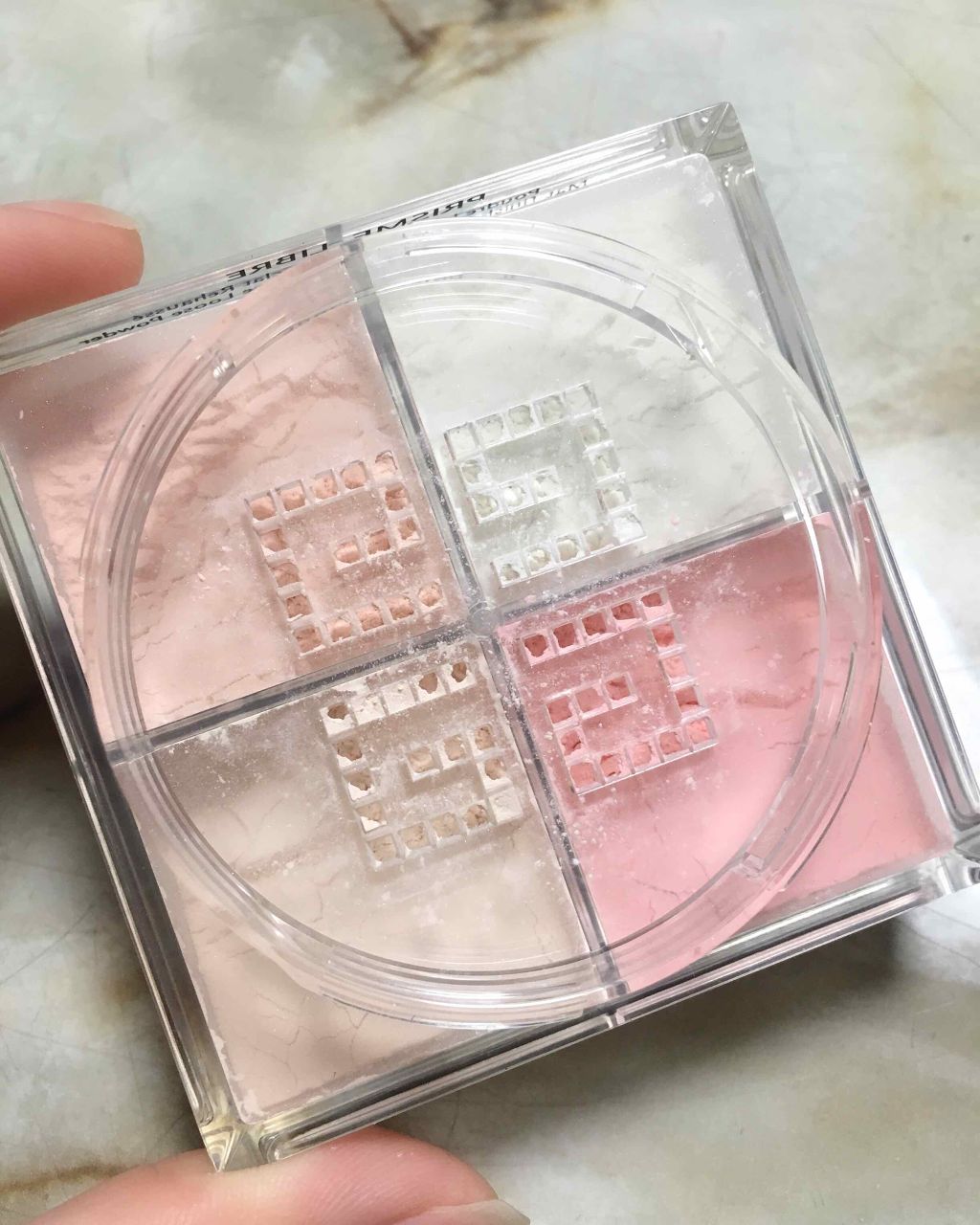 プリズム・リーブル/GIVENCHY/ルースパウダーを使ったクチコミ(2枚目)