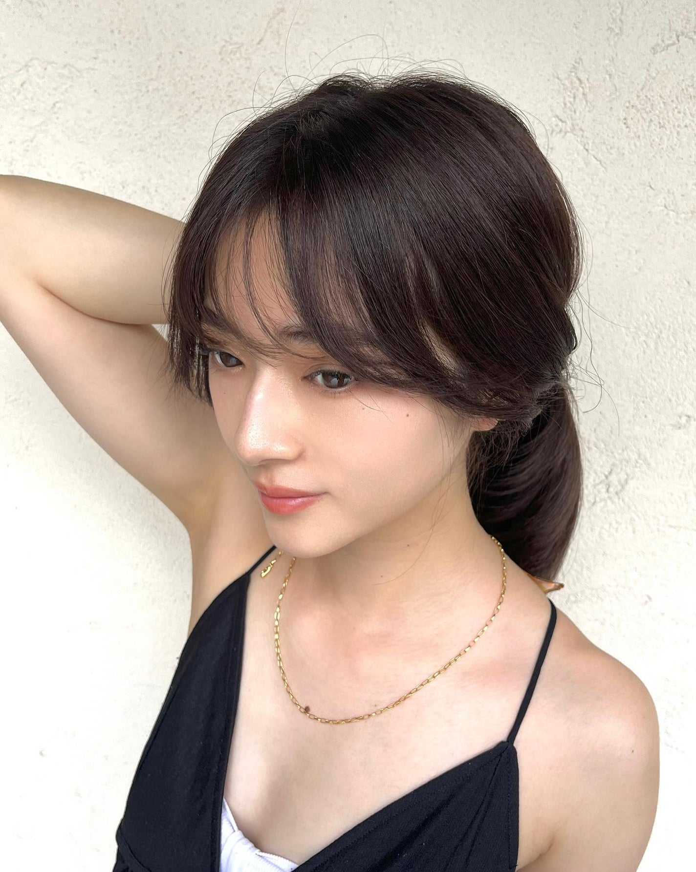 HARUNA on LIPS 「お顔まわりのカット💇🏼♀️縛っても、縛らなくても綺麗に流しや..」(3枚目)