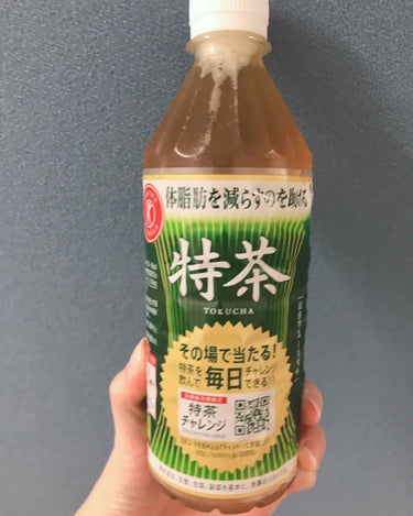 伊右衛門 伊右衛門 特茶のクチコミ「
体脂肪を減らすのを助ける
特茶！！

自販機で間違えて買いました笑

中性脂肪がきになってい.....」（1枚目）