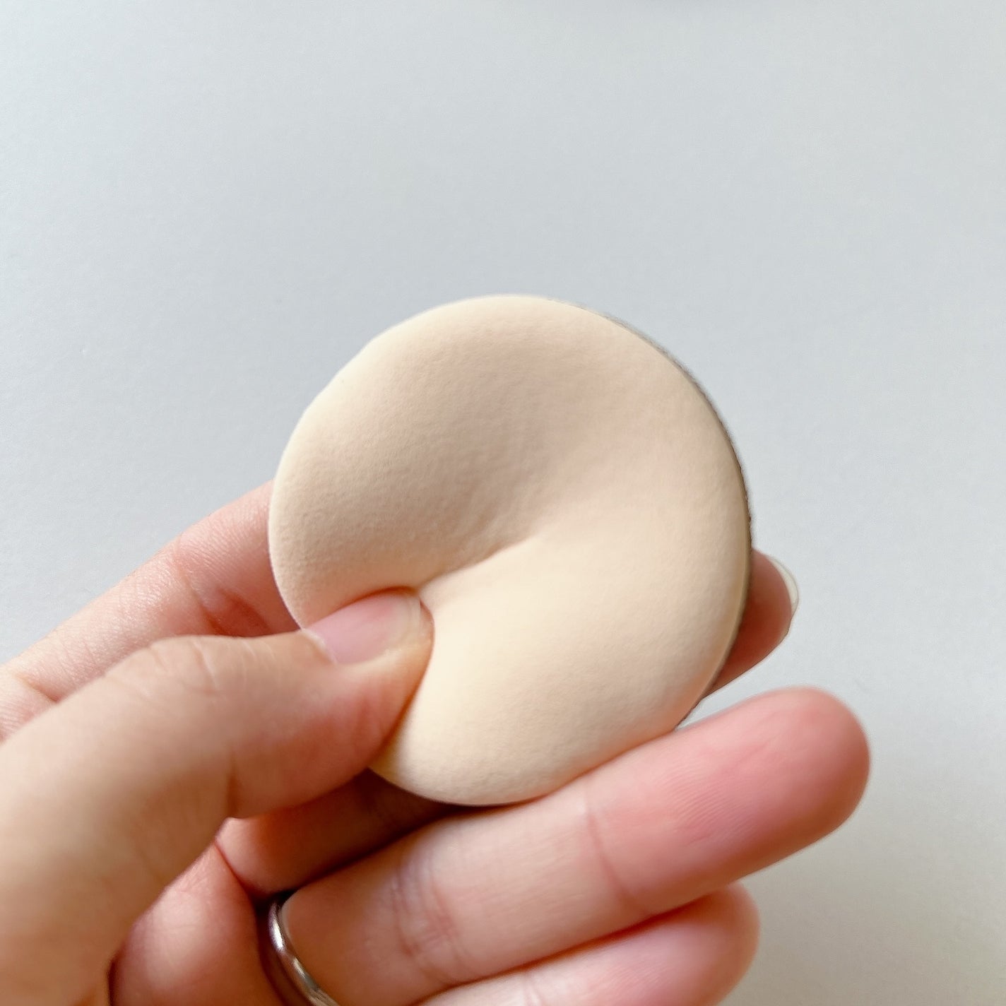 サンちゃん on LIPS 「シルククッション密着がすごい、ムラなくぬりやすいクッションファ..」(3枚目)