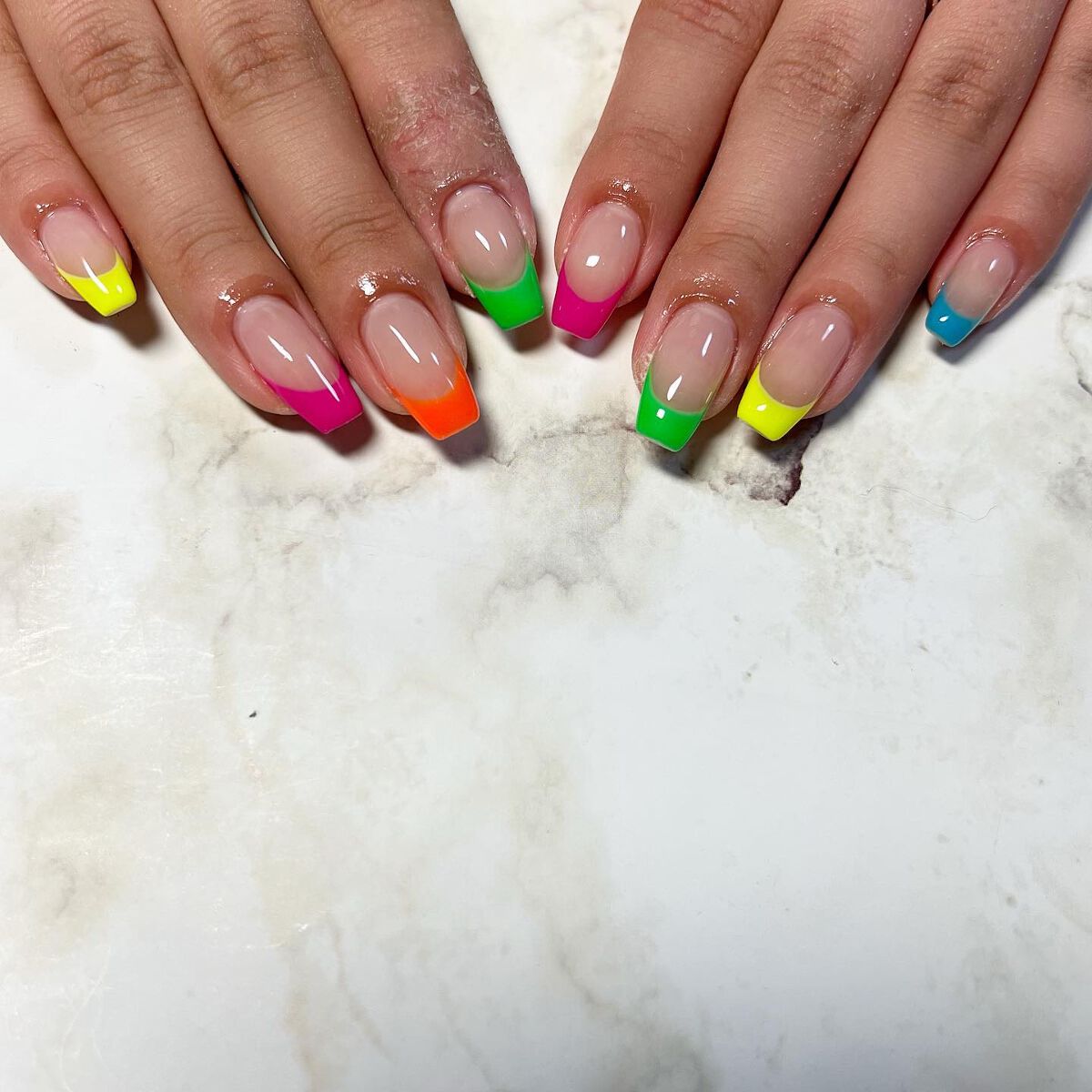 cst on LIPS 「#カラフルネイル#colorfulnails#夏ネイル#ネオン..」(1枚目)