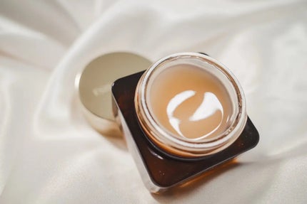 ESTEE LAUDER アドバンス ナイト リペア アイ ジェル SMR コンプレックスのクチコミ「商品名はアイジェルだけどテクスチャーは結構こっくりめ。
ピタッと保湿される感じ!
ブルーライ.....」(2枚目)